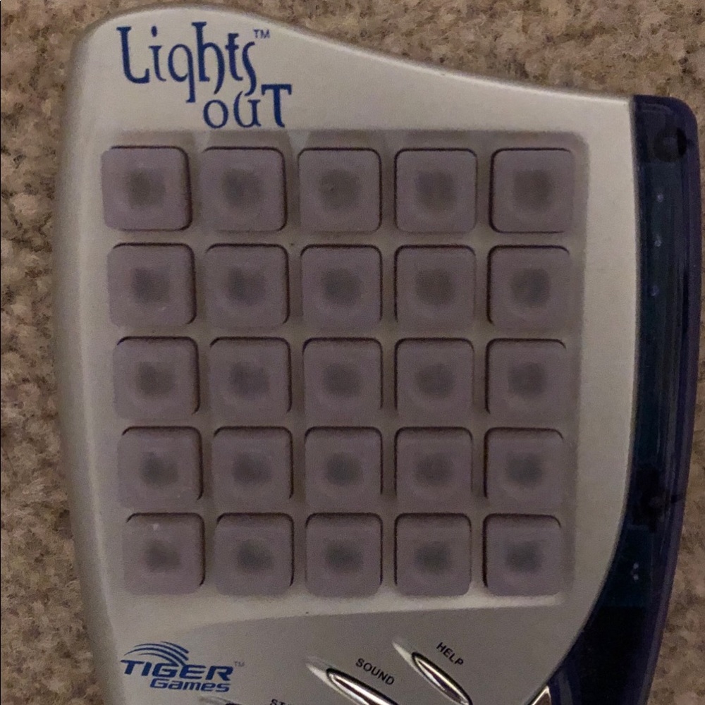 LIGHTS OUT TIGER HASBRO GAME